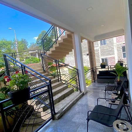 Guest House Kobuleti On Aghmashenebeli ภายนอก รูปภาพ