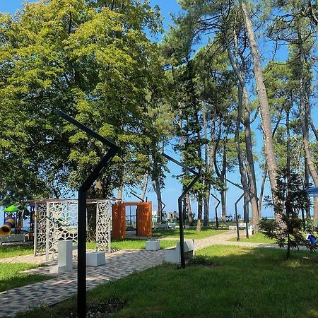 Guest House Kobuleti On Aghmashenebeli ภายนอก รูปภาพ