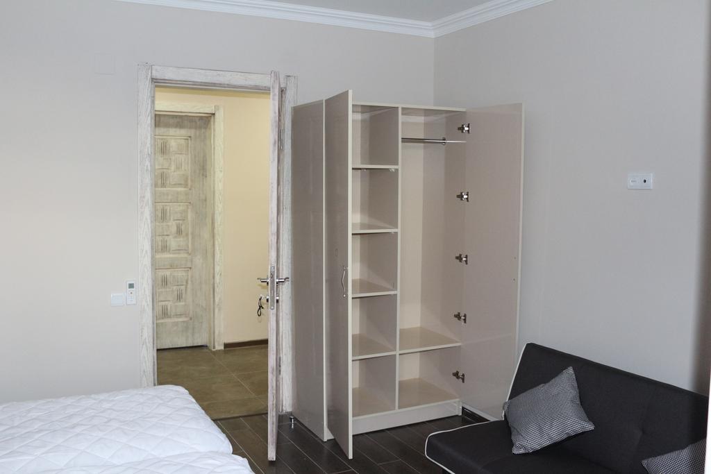 Guest House Kobuleti On Aghmashenebeli ภายนอก รูปภาพ