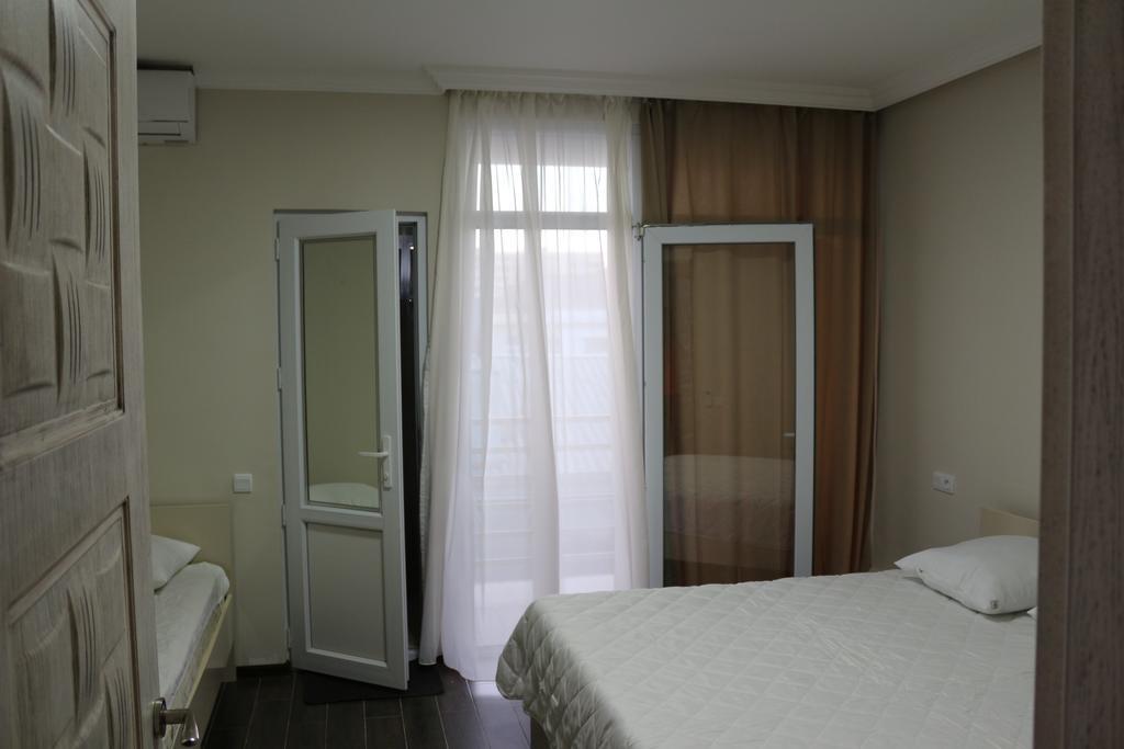 Guest House Kobuleti On Aghmashenebeli ภายนอก รูปภาพ