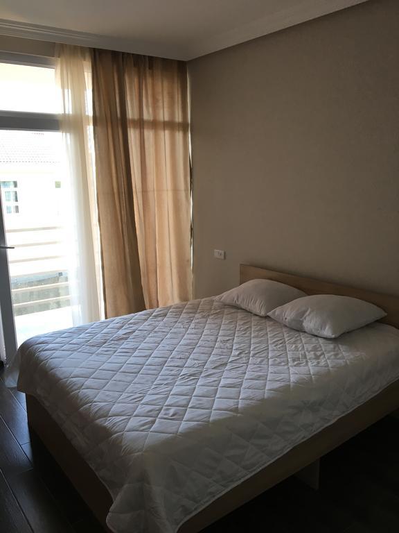 Guest House Kobuleti On Aghmashenebeli ภายนอก รูปภาพ