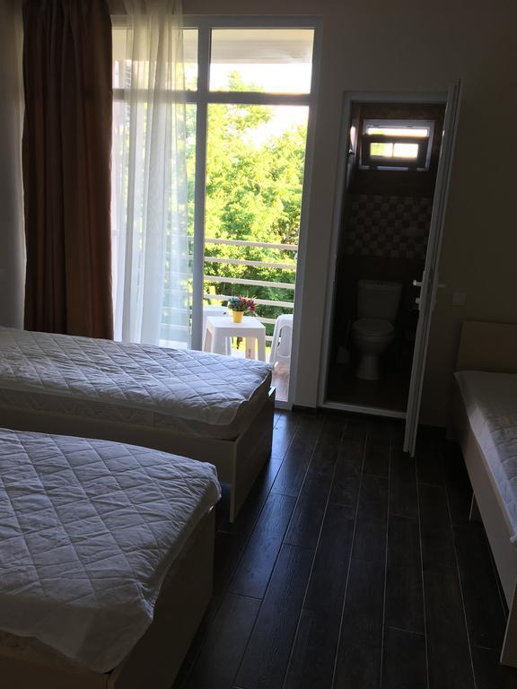 Guest House Kobuleti On Aghmashenebeli ภายนอก รูปภาพ