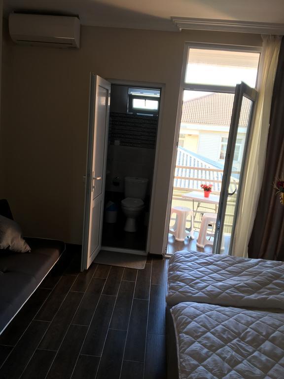 Guest House Kobuleti On Aghmashenebeli ภายนอก รูปภาพ