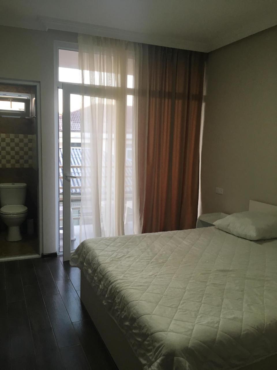 Guest House Kobuleti On Aghmashenebeli ภายนอก รูปภาพ