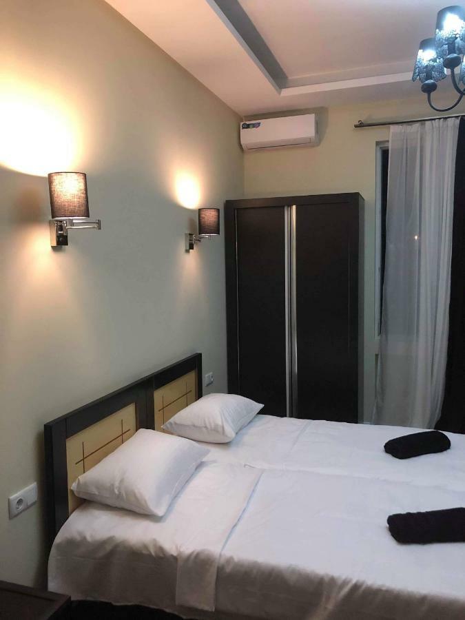 Guest House Kobuleti On Aghmashenebeli ภายนอก รูปภาพ
