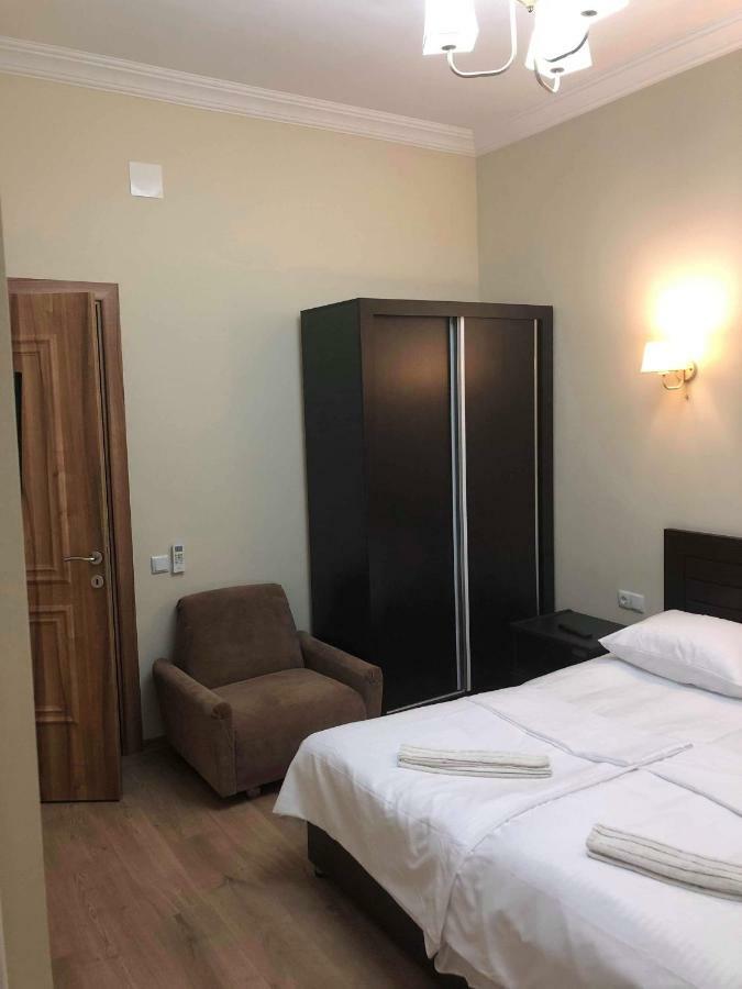 Guest House Kobuleti On Aghmashenebeli ภายนอก รูปภาพ
